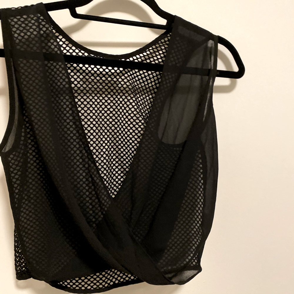 LF Cropped Black Top